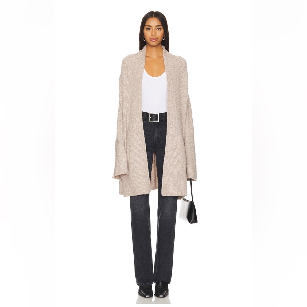 Calli cardigan In oat color